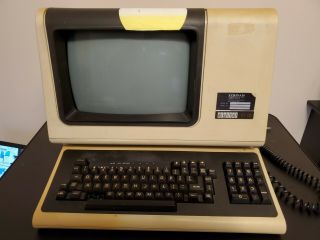 Digital Vt131 Video Terminal W/ Keyboard 1982 Vintage Dummy Computer Sas