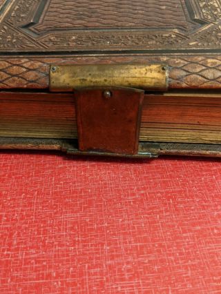 VINTAGE LEATHER BOUND PHOTO ALBUM WITH 47 PICTURES FROM 1800s GOLD PAGES THICK 5