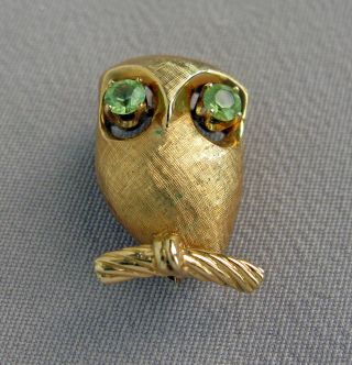 Vintage 14k Yellow Gold Florentine Finish Owl Pin Brooch With Peridot Eyes