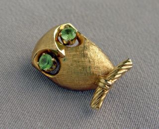 Vintage 14K Yellow Gold Florentine Finish OWL PIN Brooch with Peridot Eyes 3