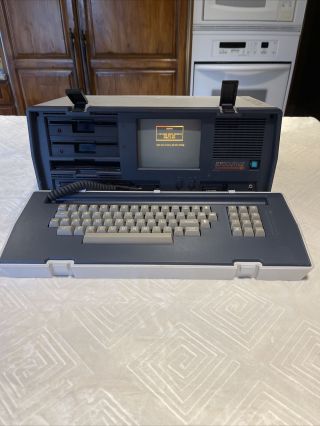 Vintage Osborne Executive Occ 2 Portable Computer,  Running.  1983 Rare
