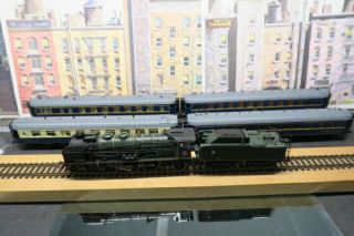 Bachmann Ho Scale Orient Express Locomotive & Tender Plus 4 Passenger Car Set