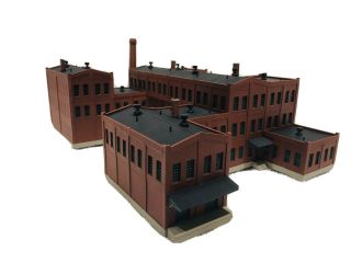 N Scale Walthers Cornerstone Factory / Warehouse Built Up