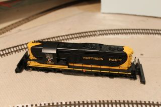 Np Northern Pacific Proto 2000 Gp9i 203 Dcc Ready In Ho Scale