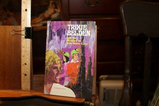Vintage Whitman Hardback Book Trixie Belden And The Mystery Bob - White Cave 1971
