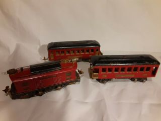 Early Lionel Lines 253 Pre - War Engine With Two Passenger Train Cars