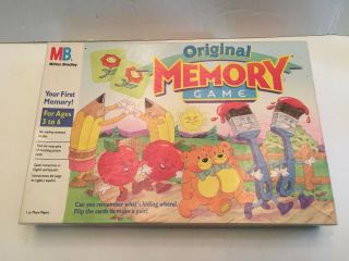 1990 Memory Game Matching Cards Complete