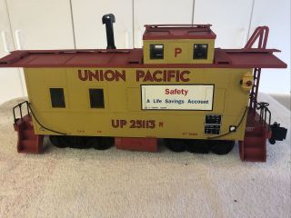 Aristo - Craft Union Pacific 25113 Caboose With Smoke (no Box)