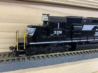 Athearn RTR Ho Scale Norfolk Southern SD40 - 2 3351 Diesel Locomotive 2