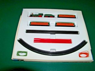 Arnold Rapido Train Set With 6 Steam Locomotive,  3 Cars And Tracks N Scale