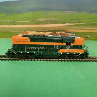 Ho Scale Athearn Gp - 9 Great Northern Diesel Powered Locomotive W/kaydees