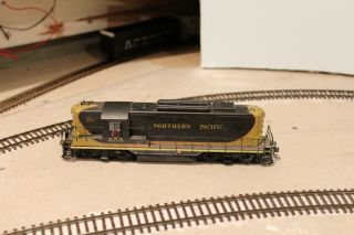 Np Northern Pacific Proto 2000 Gp7 555 With Dcc In Ho Scale