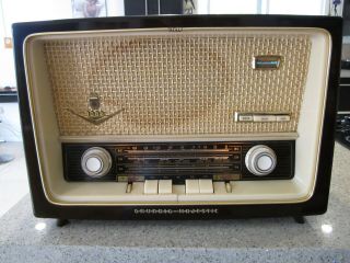 Vintage Grundig Majestic Model 1088 Tube Radio