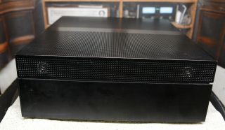 Yamaha M - 4 power amplifier with LED watt meters,  R/L level controls,  and more 6