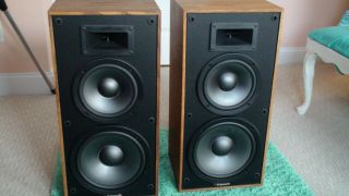 klipsch speakers KG 3.  2 Floor standing Speakers 2