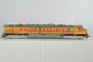 Bachmann Ho Scale Model Of A Union Pacific Dd40 Engine 6922 (powered)