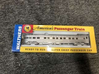 Walthers Ho Santa Fe Chief P - S Observation Lounge Vista Series 932 - 9008