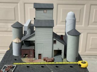 Estate Find O Scale Large Water Tower/factory Building Lionel Mth