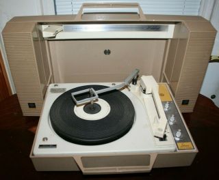 General Electric Wildcat Vintage Ge Turntable Portable Record Player