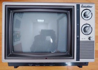 Vintage Quasar Color Tv 1984 Great For Gaming 13inch