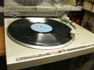 Pioneer Pl - 200 Direct Drive Stereo Turntable With Dust Cover