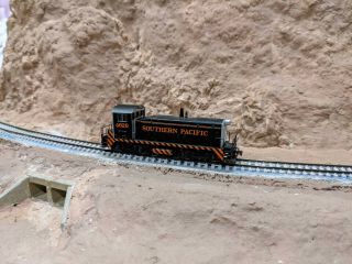 N Scale Life - Like Sw9 - 1200 Switcher Locomotive - Southern Pacific - Dcc Ready
