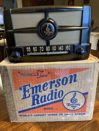 Vintage Emerson Model 587 Tube Radio With Box.