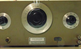 Hewlett Packard Audio Oscillator Model 200b