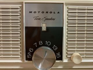 1950s Motorola Twin Speakers AM Radio Model A27W 3