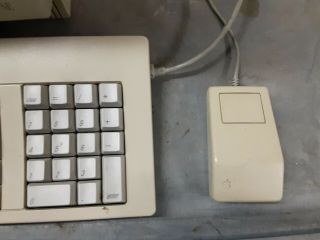 Vintage Apple Mac MacIntosh SE computer with keyboard mouse and cables 3