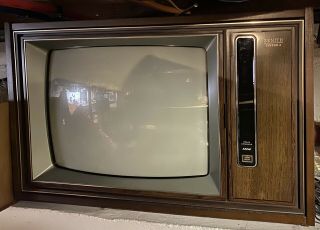 No Ship Zenith System 3 Space Command 19” Color Sentry Television W/ 2 Remotes