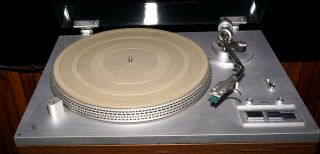 Yamaha YP - D6 Turntable with Dust Cover - but has an issue 2