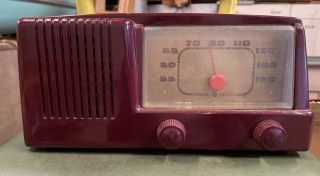 Vintage Burgundy General Electric Model 411 Bakelite Tube Radio