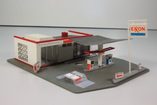 Tyco Ho Scale Exxon Gas Station Servicenter Garage Building.  D18