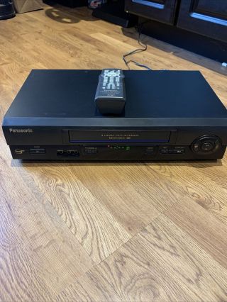 Panasonic Omnivision Pv - V4611 Vcr Vhs Player With Remote