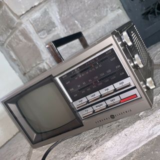 GE Portable TV AM/FM Radio Vintage General Electric Television 7 - 7150A 2