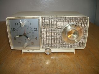 Ge Vintage General Electric Tube Clock Radio Model C - 4365 Off White