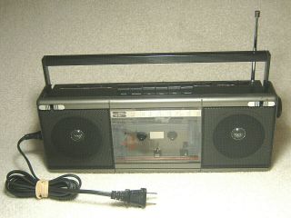 Vintage Sears Sr 2000 Series Am Fm Stereo Radio Cassette Player Mini Boombox