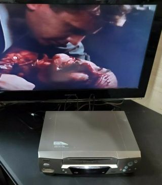 Sanyo 4 Head Vcr,  Vwm - 390,  And Fully Functional
