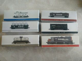 Southern Pacific Locomotive 9725 Plus 5 Other Cars In Boxes N Scale