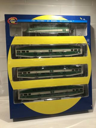 Athearn Ho Go Transit Bombardier Commuter Train Set (1 Loco And 3 Coach Cars)