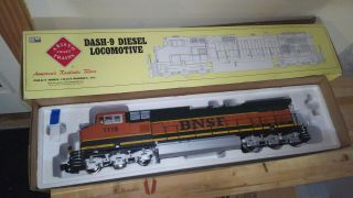 Aristo Craft Dash 9 Locomotive Bnsf W/phoenix Sound