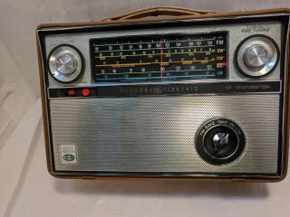 Ge World Monitor Radio,  Model P - 990a,  1964 - 65.