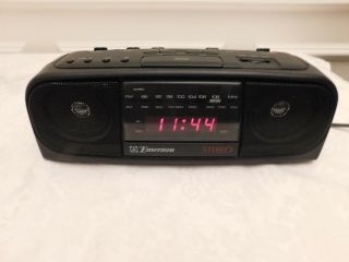 Emerson Stereo Am/fm Clock Radio Ak - 2747