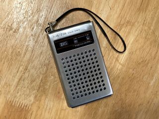 Realistic AM/FM 12 - 606A Pocket Portable Radio Shack Antenna 9V 2