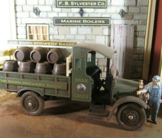 O Scale On30 1:43 scale Painted & Weathered FORD THORNY - CRAFT BEER TRUCK 3