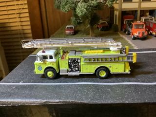 Rare Athearn 1/87 Scale Green Telesqurt Fire Truck