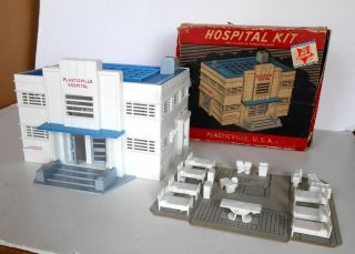 PLASTICVILLE HOSPITAL BUILDING WITH FURNITURE.  LIONEL COMPATIBLE 5 - PIC. 2