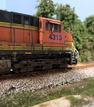 ho scale scaletrains rivet counter BNSF - 9 DCC & Sound Weathered 2