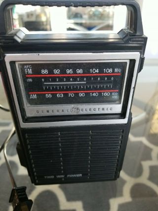 Ge General Electric Model 7 - 2800b Vintage Portable Am/fm Radio.